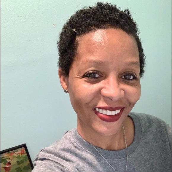 Meet your Posher, Dee - Picture 3 of 3